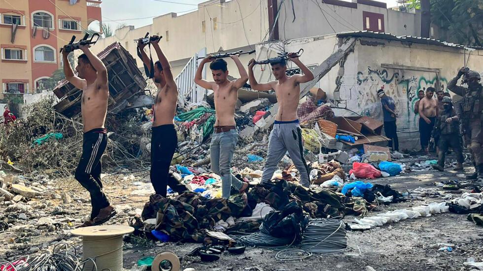 قائمة بأسماء معتقلين موزعين على سجون النقب ونفحة وجانوت وعوفر وسط استمرار الإخفاء القسري