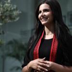 ملكة جمال فلسطين تخطف الأنظار في "ملكة جمال الكون 2025" بإطلالات فاخرة تحمل رموزاً ثقافية