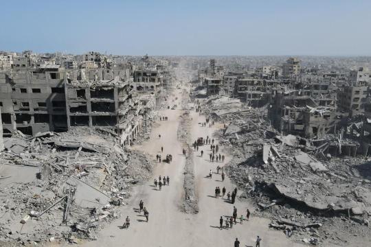 هآرتس: قلق إسرائيلي من سماح ترامب بإعادة إعمار غزة قبل نزع سلاح حماس