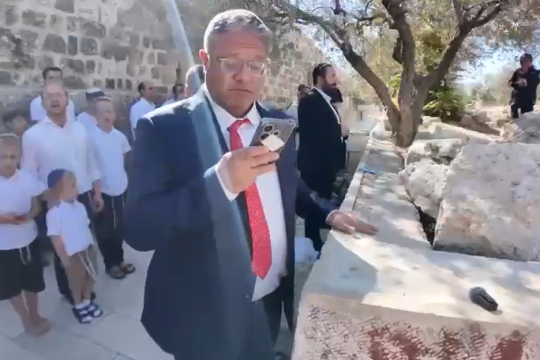 إيتمار بن غفير يقود اقتحام المستوطنين للمسجد الأقصى بحماية شرطة الاحتلال