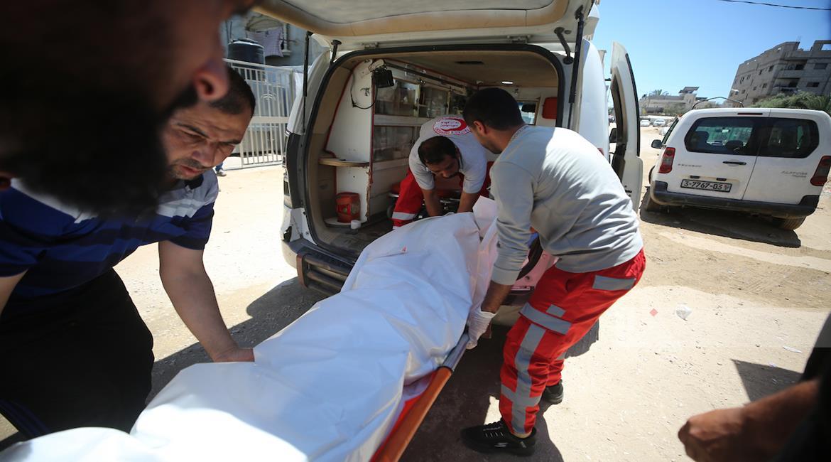 مصادر طبية: مئات الجثامين ما تزال تحت الركام وسط عجز طواقم الإنقاذ عن الوصول للضحايا