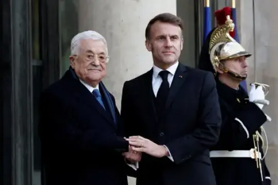 عباس يؤكد قرب تسليم فلسطيني لفرنسا بتهمة المشاركة في عملية ضد كنيس يهودي