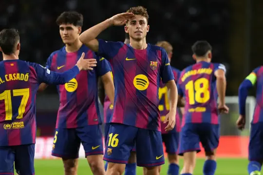 هاتريك فيرمين لوبيز يقود برشلونة لانتصار عريض 6-1 على ضيفه أولمبياكوس في دوري الأبطال