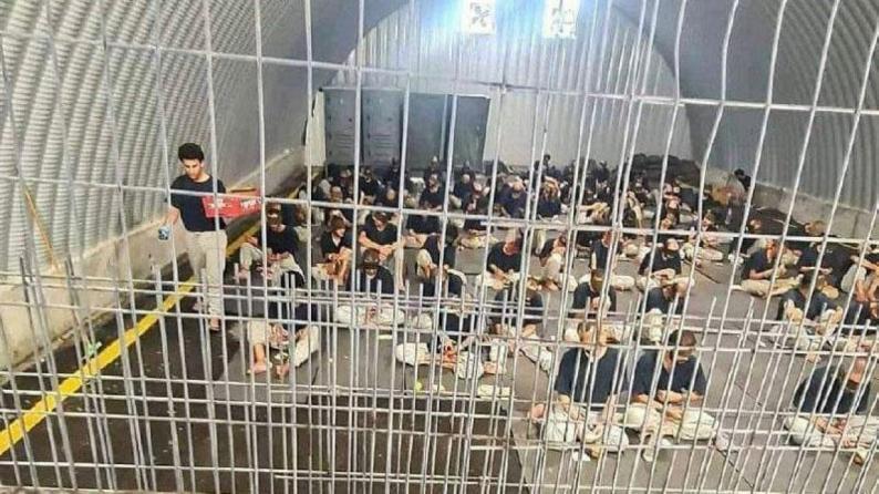 مركز فلسطين: سلطات الاحتلال تستغل موجة الحر لتشديد معاناة الأسرى داخل السجون