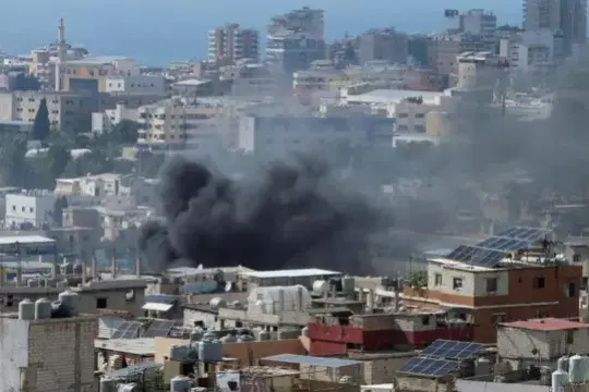 الاحتلال الإسرائيلي يشن ثلاث غارات على مخيم عين الحلوة جنوب لبنان