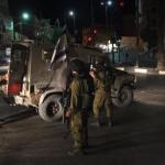 قوات الاحتلال تعتقل شابين من العيزرية شرق القدس