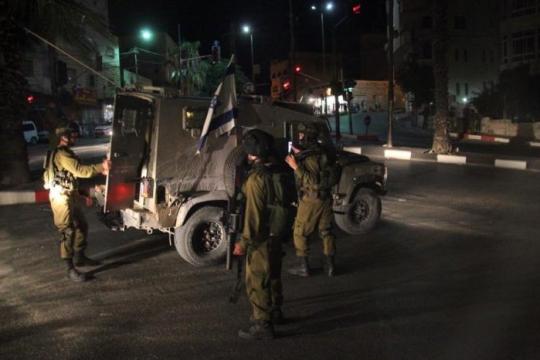 قوات الاحتلال تعتقل شابين من العيزرية شرق القدس