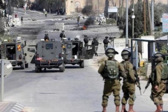 اقتحام عناتا والسواحرة شرق القدس واعتقال طفلين خلال مداهمات ليلية