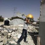 بلدية الاحتلال تجبر مقدسياً على هدم منزله ذاتياً في بيت حنينا