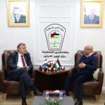 أبو هولي يبحث أوضاع المخيمات الفلسطينية مع السفير الهولندي ويطالب بدعم مالي عاجل للأونروا
