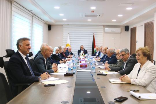 لجنة الانتخابات الفلسطينية تبحث استكمال المسار الديمقراطي والتحضير لانتخابات المجلس الوطني