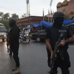 هجوم دموي في شمال غرب باكستان يقتل 12 من عناصر الأمن في تفجير واشتباكات مسلحة