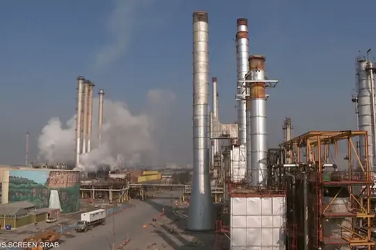 إيران تتهم الولايات المتحدة بالسعي للاستيلاء على مواردها النفطية