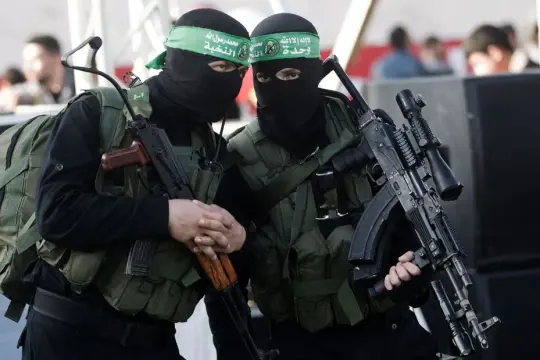 القسام تؤكد التزامها بوقف إطلاق النار والجيش الإسرائيلي يعلن قصف أهداف في رفح