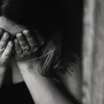 خبراء يكشفون علامات مشتركة للأطفال المتعرضين للتحرش والتهديد