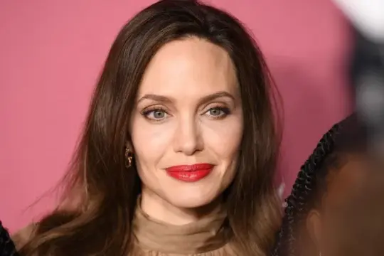 رسالة من قلب غزة إلى أنجلينا جولي.. معاناة إنسانية تتجاوز حدود الحرب