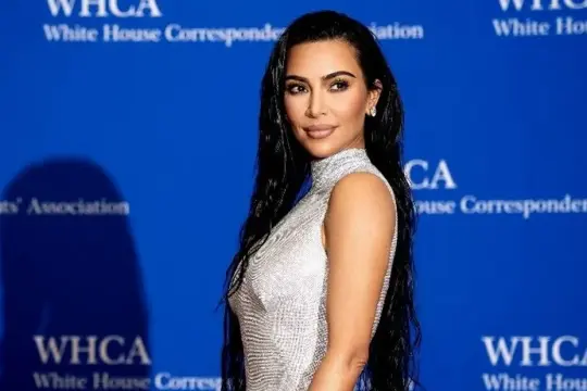 كيم كارديشيان تكشف عن إصابتها بتمدد وعائي في الدماغ