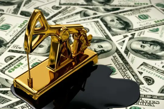 الذهب يواصل الانخفاض مع ارتفاع الدولار وملامح تراجع في أسعار النفط والمعادن النفيسة