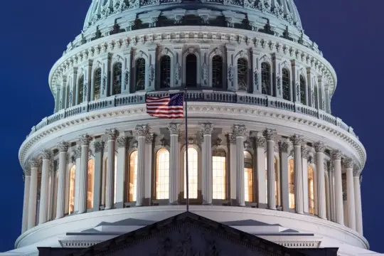 ديمقراطيون في مجلس الشيوخ يهددون بعراقيل برلمانية لفرض جلسات استماع حول الحرب مع إيران