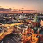 تقرير السعادة العالمي 2026: وسائل التواصل تؤثر سلباً على رفاهية الشباب