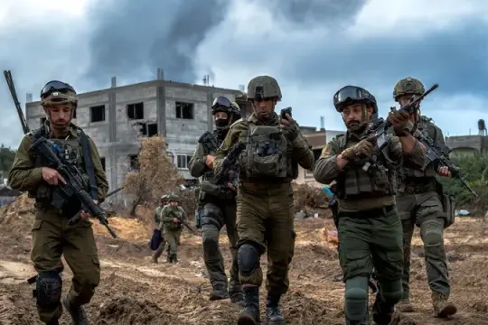 جيش الاحتلال يزعم إطلاق النار على 4 مسلحين قرب أنفاق في رفح