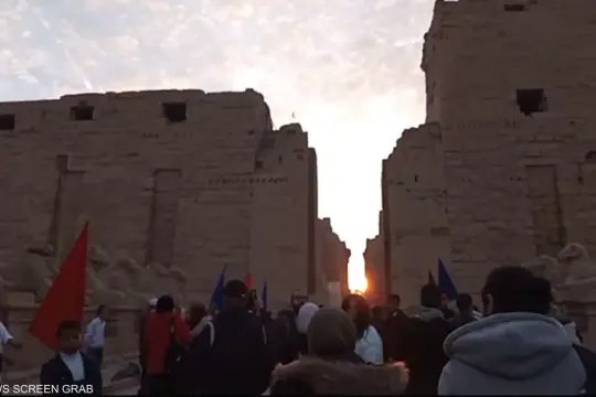 اليوم.. تعامد الشمس على معابد الكرنك في يوم الاعتدال الخريفي