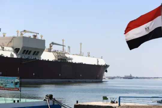 مصر تكشف خسائرها الفادحة بسبب هجمات الحوثيين في البحر الأحمر