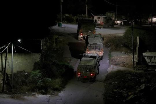 اقتحامات واعتقالات واسعة في الضفة الغربية والقدس فجراً