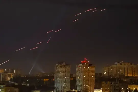 الدفاعات الأوكرانية تعلن إسقاط 31 صاروخًا و636 مسيّرة في هجوم روسي واسع