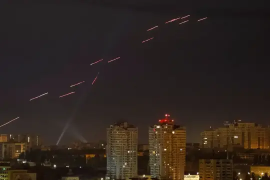 هجوم روسي بطائرات مسيرة على كييف يسفر عن قتيل و7 جرحى