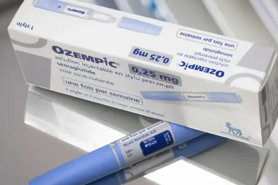 هل يوجد «أوزمبيك طبيعي»؟ دراسات جديدة تربط بروتين مصل اللبن بتأثيرات مشابهة لخسارة الوزن