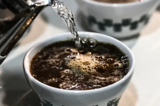 فنجان القهوة المعتاد.. متى يتحول إلى مشكلة صحية؟