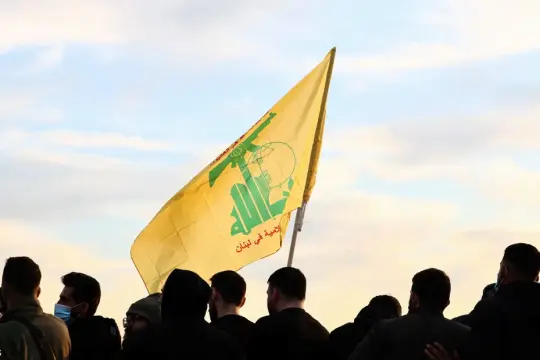 حزب الله: "لن نستسلم ولن نتنازل" وندعو لرد لبناني موحّد بعد خروقات إسرائيل لاتفاق وقف النار