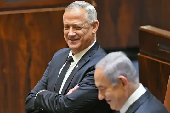 غانتس: طلب العفو عن نتنياهو زائف ويصرف الأنظار عن قانون الإعفاء من التجنيد