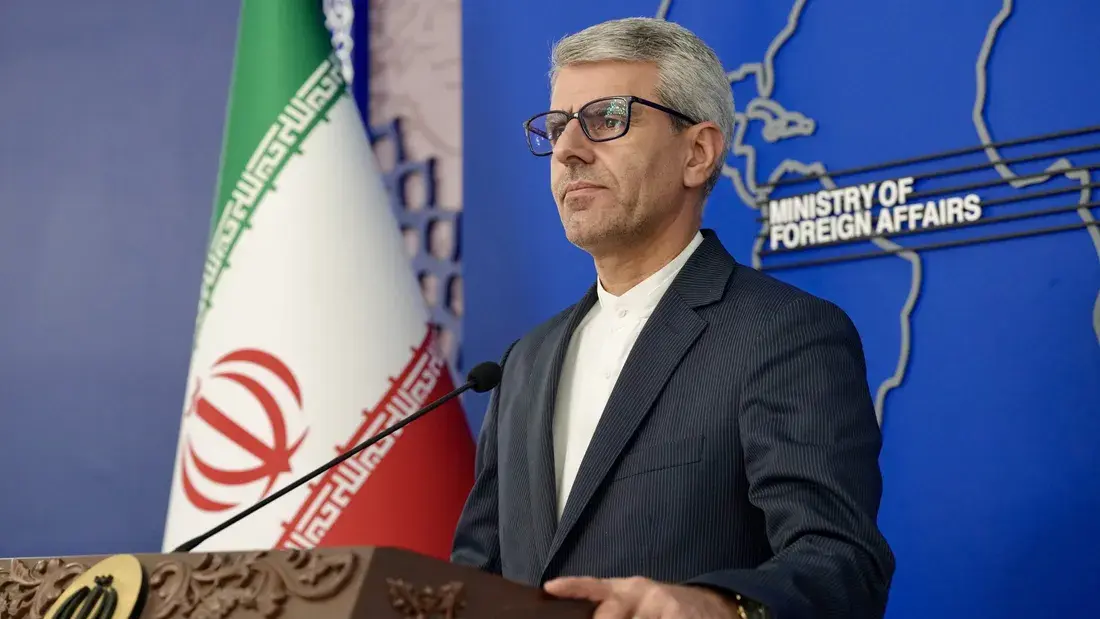 طهران تؤكد أن البيان المشترك دخل مرحلة المراجعة النهائية وتوضح أن الاتفاق لا يعني اعتبار المضيق آمناً