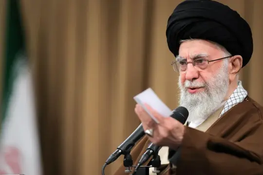 إيران تحذر من محاولات أميركية وإسرائيلية لاستهداف خامنئي وإثارة الاضطرابات الداخلية