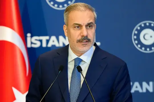 تركيا تأمل بحل سلمي للخلافات في سوريا وتحذر من احتمالية العمل العسكري