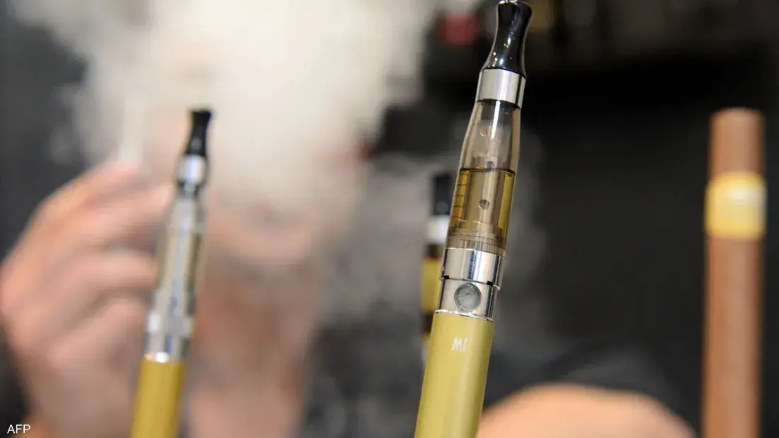 تشريع جديد يمنع مواليد ما بعد 2008 من شراء التبغ ويمنح الحكومة صلاحيات أوسع لتنظيم منتجات النيكوتين