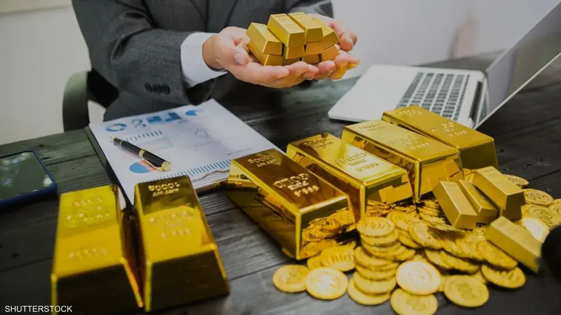 ضبابية اقتصادية وجيوسياسية وتوقعات بخفض الفائدة تدفع المستثمرين نحو المعدن الأصفر