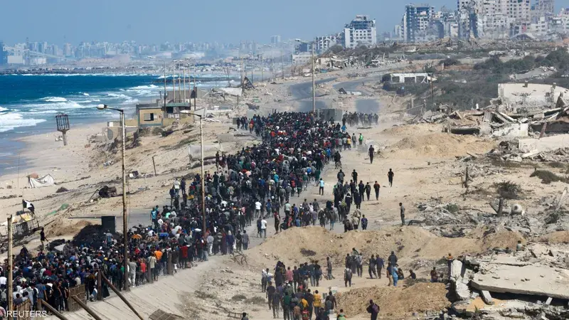 بدء إعادة انتشار القوات وعودة آلاف النازحين شمال القطاع مع تحذيرات من الاقتراب من مناطق التمركز