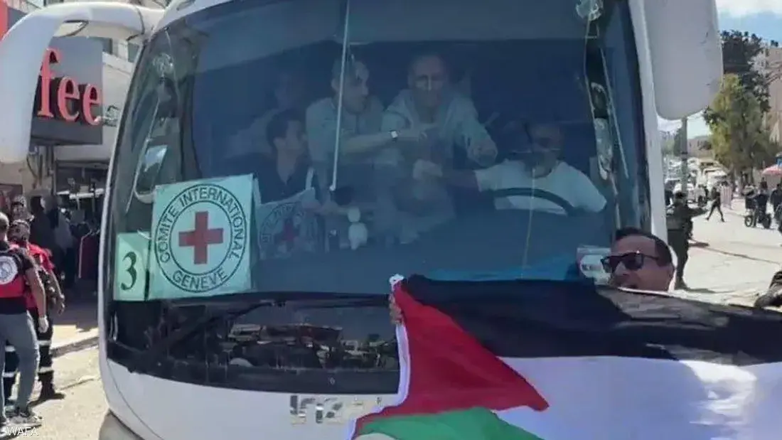 إفراج إسرائيل عن 96 أسيراً من ذوي المؤبدات ضمن صفقة التبادل مع حماس واستقبال جماهيري في رام الله