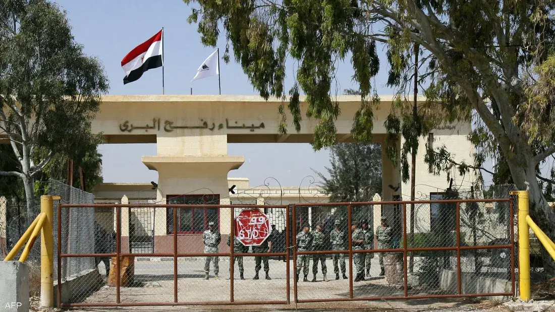 مصادر إسرائيلية: السماح بدخول المساعدات عبر المعبر مرتبط بتقدم تسليم رفات الإسرائيليين المحتجزين في غزة