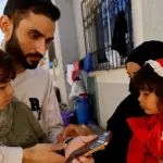 بعد إبلاغه بمقتل أسرته.. مفاجأة سارة تنتظر فلسطينيا محررا