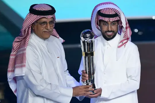 سالم الدوسري يتوج بجائزة أفضل لاعب في آسيا 2025