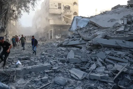 إسرائيل تعلن استئناف وقف إطلاق النار في غزة بعد غارات مكثفة