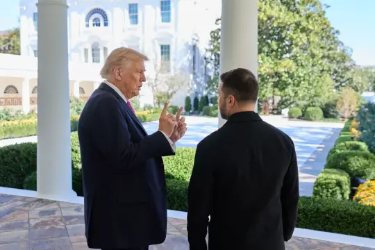 واشنطن تضغط على زيلينسكي للموافقة على اتفاق سلام مع روسيا تحت تهديد بدائل أسوأ