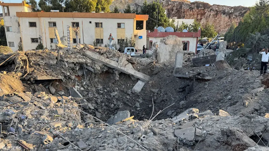 الجيش الإسرائيلي يعلن استهداف بنى تحتية لحزب الله في النبطية، والمبعوث الأميركي توم براك يحذر من تحرك عسكري أحادي إذا فشل لبنان في نزع سلاح الحزب.