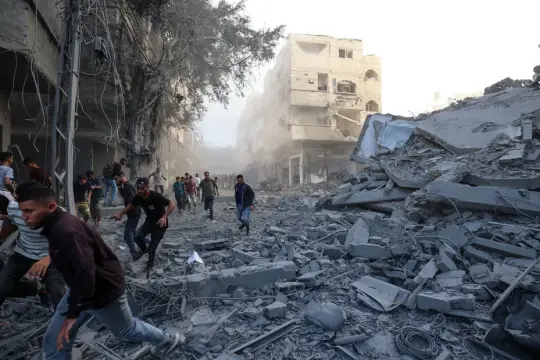 تصعيد جديد في غزة.. 47 شهيدا بقصف إسرائيلي ورسالة "تحذير صارمة" من كاتس لحماس