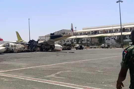 طائرات مسيّرة تشن غارات قرب مطار الخرطوم قبل يوم من إعادة افتتاحه