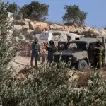 إخطارات استيلاء واقتحامات واعتقالات في عدة محافظات بالضفة الغربية